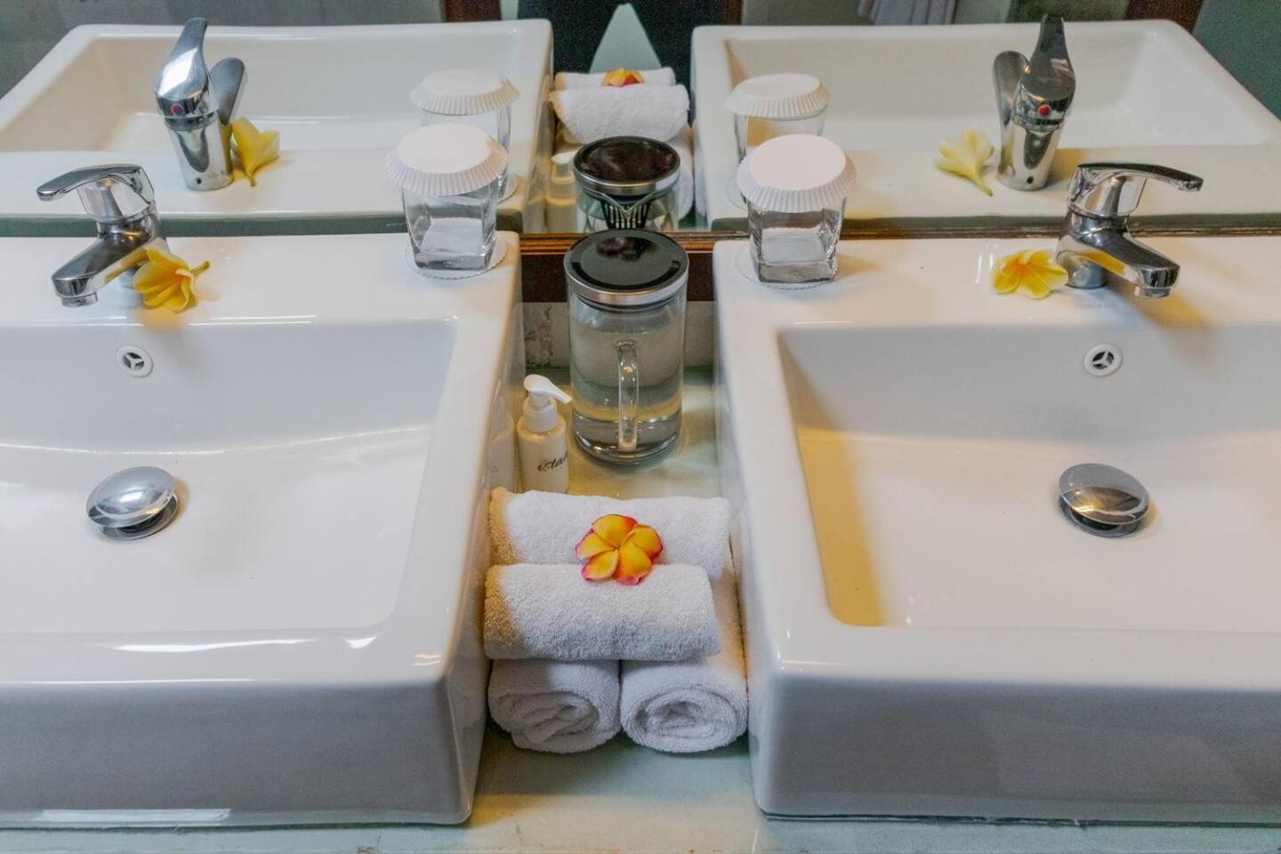 Heart Of Seminyak, 2Br, Sleeps 4, Walk To Bintang Villa Exterior foto