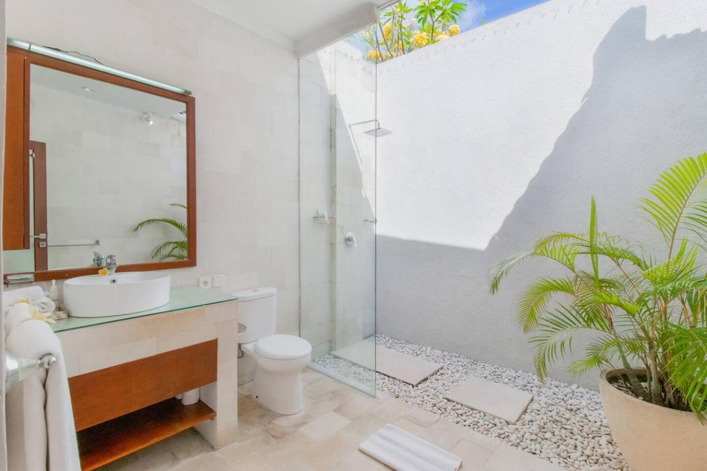 Heart Of Seminyak, 2Br, Sleeps 4, Walk To Bintang Villa Exterior foto