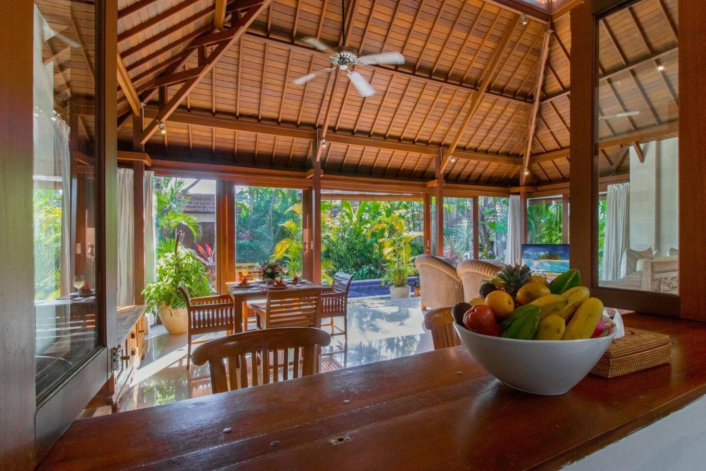 Heart Of Seminyak, 2Br, Sleeps 4, Walk To Bintang Villa Exterior foto