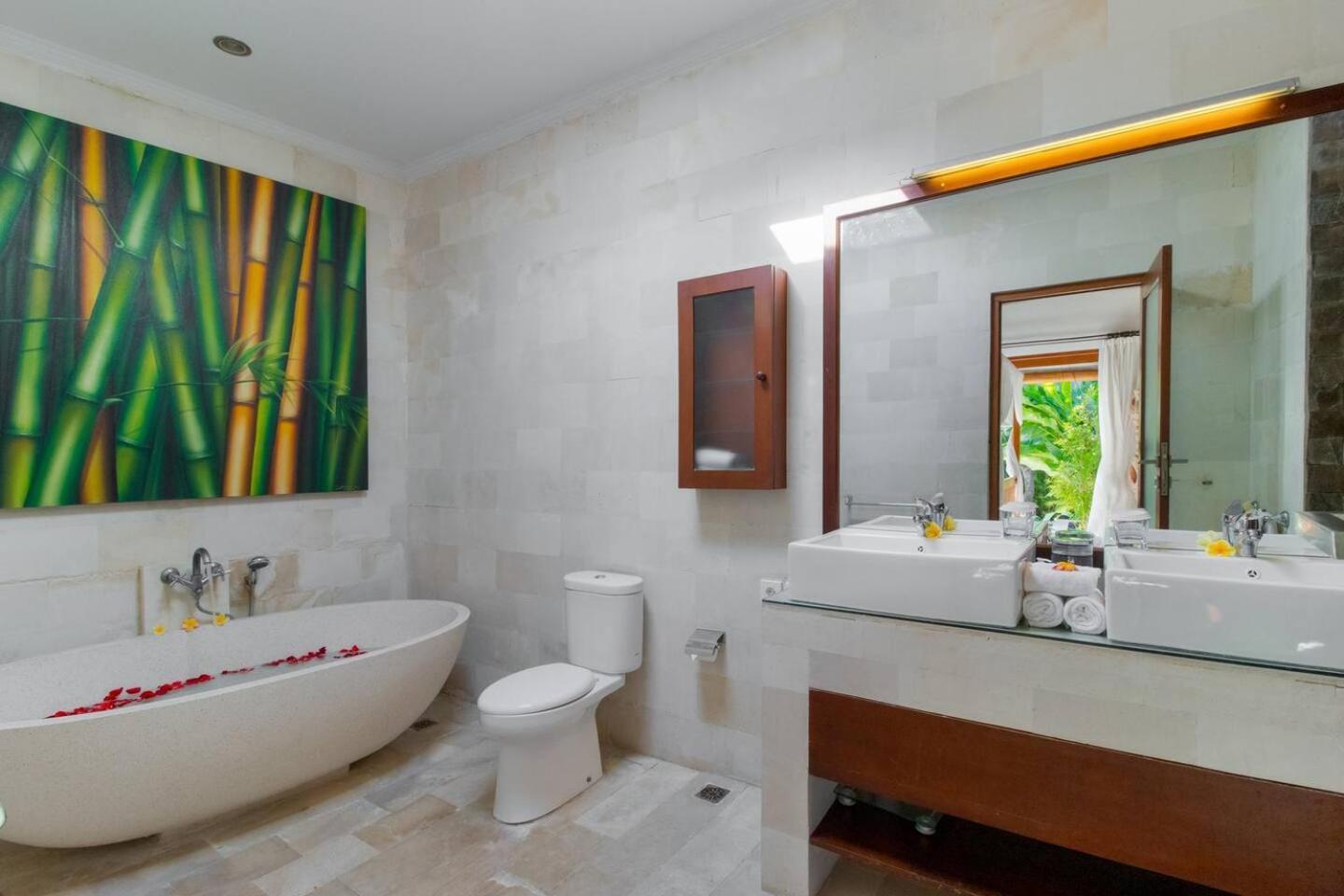 Heart Of Seminyak, 2Br, Sleeps 4, Walk To Bintang Villa Exterior foto